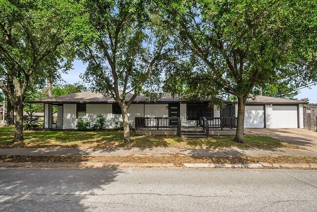 Building Photo - 5037 W 43rd St