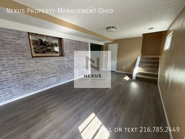 Building Photo - 6475 Sandfield Dr