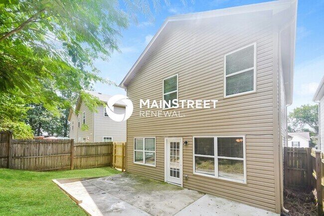 Building Photo - 3 Bedroom Pet-Friendly Home in Nashville, TN with Main Street Renewal
