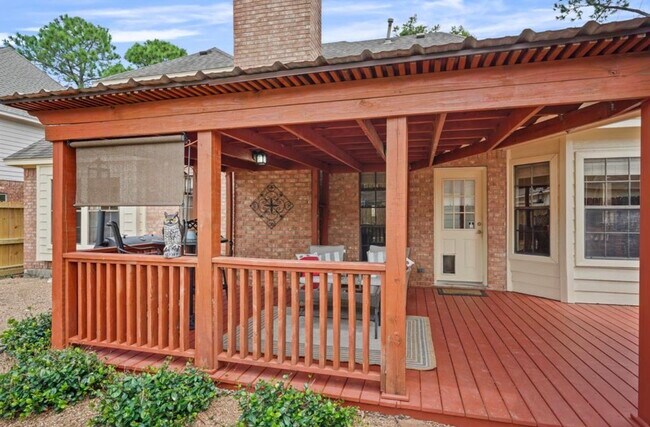 Building Photo - 17335 Meadow Heights Dr