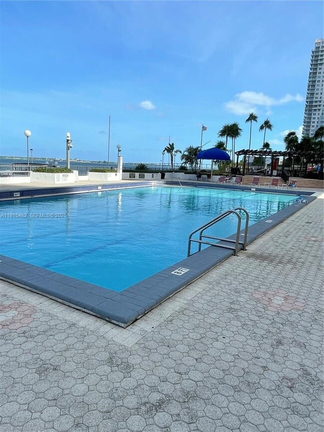 Building Photo - 801 Brickell Bay Dr