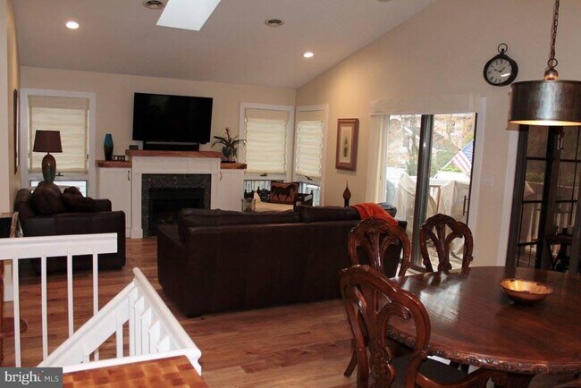 Building Photo - 417 Periwinkle Rd