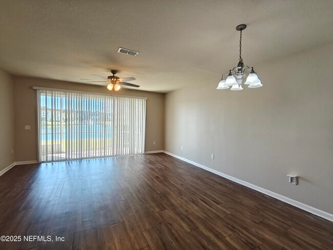 Building Photo - 6918 Roundleaf Dr