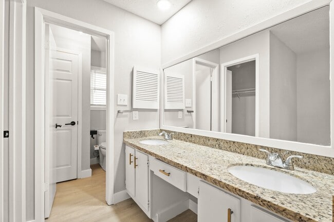 Building Photo - 602 W Castle Harbour Dr