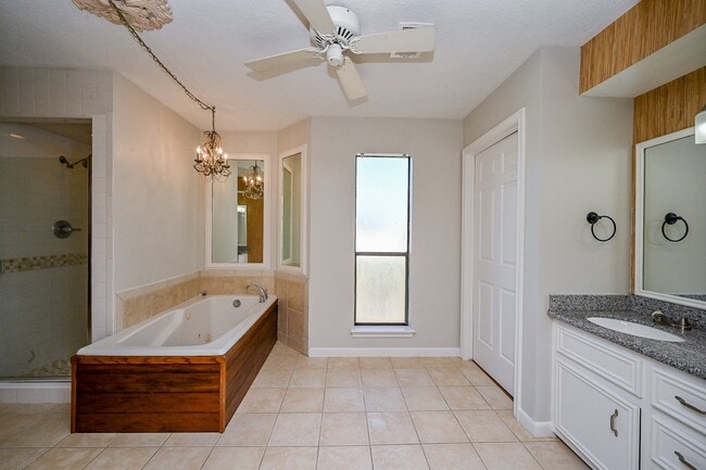 Building Photo - 12011 Autumn Creek Dr
