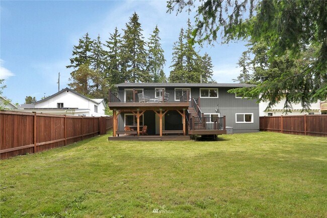 Building Photo - Spacious 5 Bed 3 Bath Home with In-Law Suite and huge yard in Olympic Hills