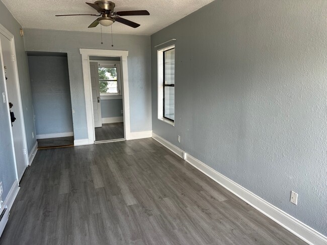 Building Photo - 306 Taylor Ave