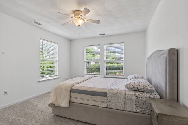 Building Photo - 207 Hearthstone Rch