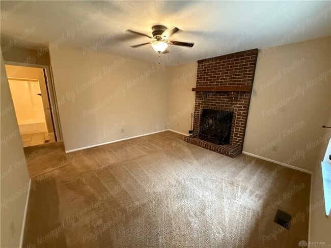 Building Photo - 4418-4420 Edelweiss Dr