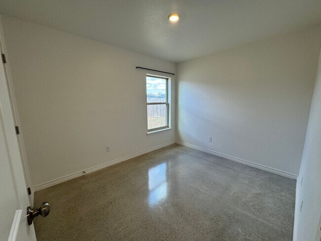 Building Photo - 1234 Lehmann Dr