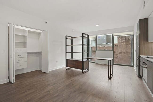 Building Photo - 226 W Hubbard St