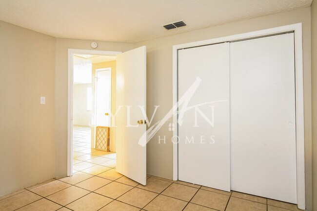 Building Photo - The living is easy in this 3 bedroom, 2 ba...