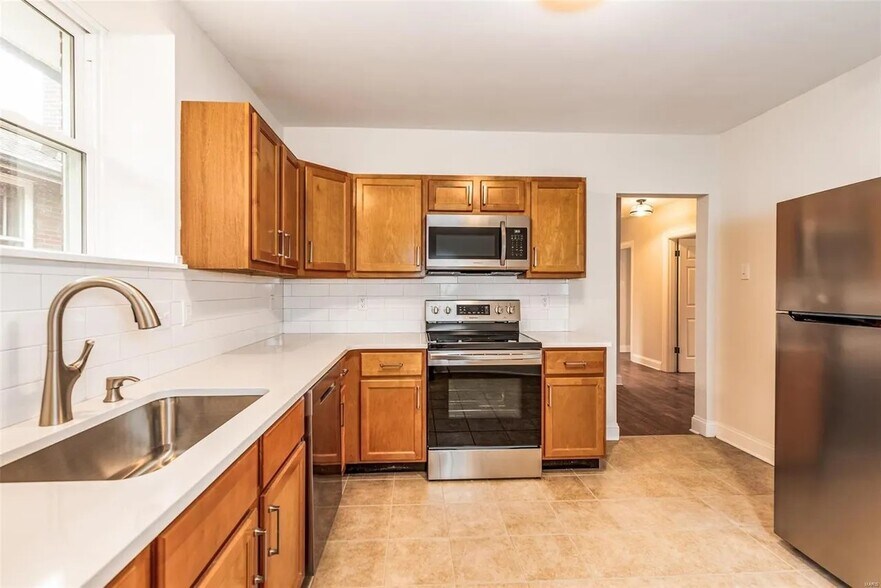 kitchen w/ hall entryway - 7136 Amherst Ave