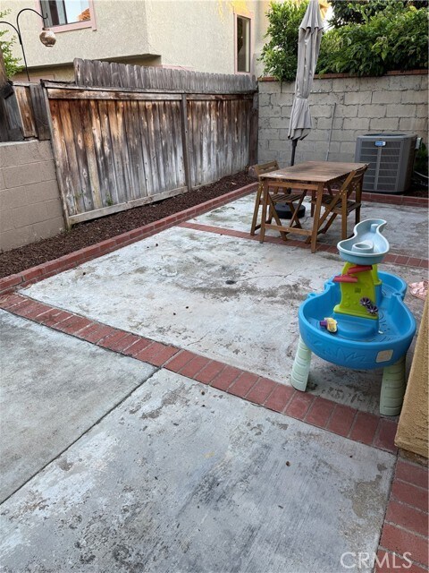 Building Photo - 5 Fasano