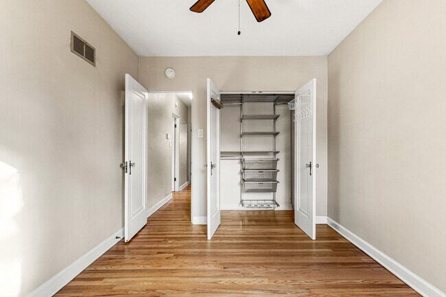 Building Photo - Charming Townhome in West Highlands!