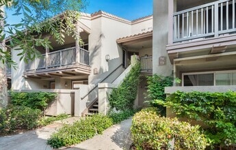 Building Photo - 1 Bedroom Tustin Condo for Lease - Great L...