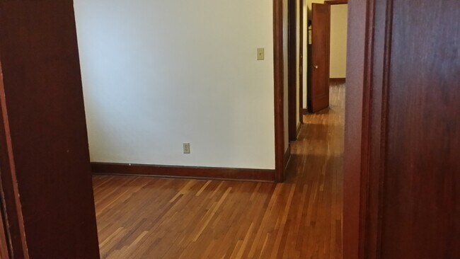 Building Photo - 725 Mulberry