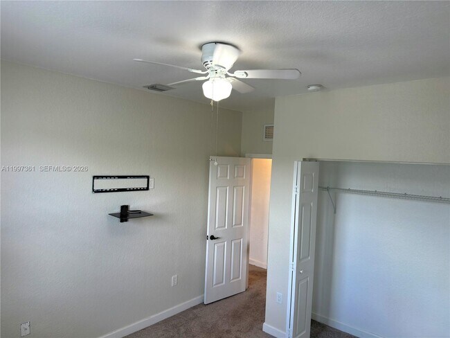 Building Photo - 343 NE 36th Terrace