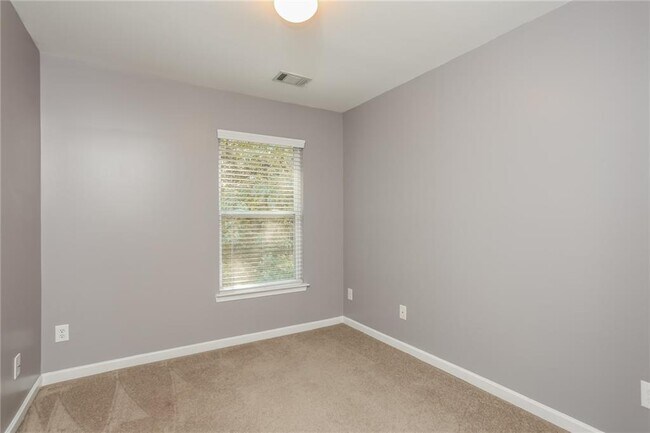 Building Photo - 2860 Ridgeview Dr