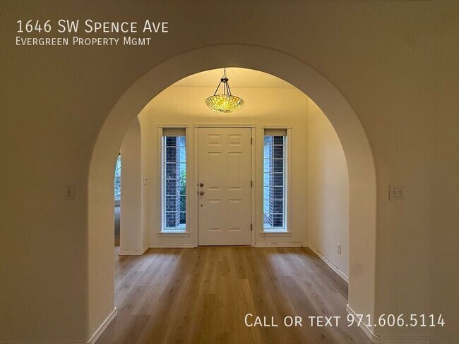 Building Photo - 1646 SW Spence Ave