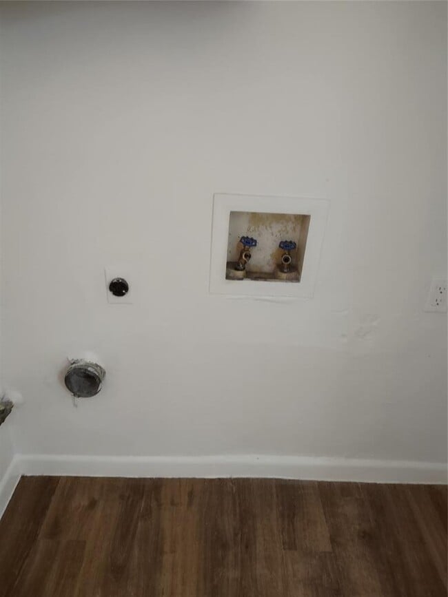 Building Photo - 5405 Brompton Cir