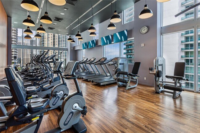 Building Photo - 1300 Brickell Bay Dr