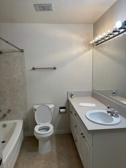 Building Photo - 1638 Teresa Way