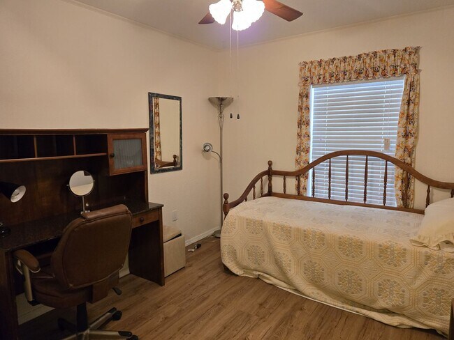 Building Photo - Spacious Home Near Mechem