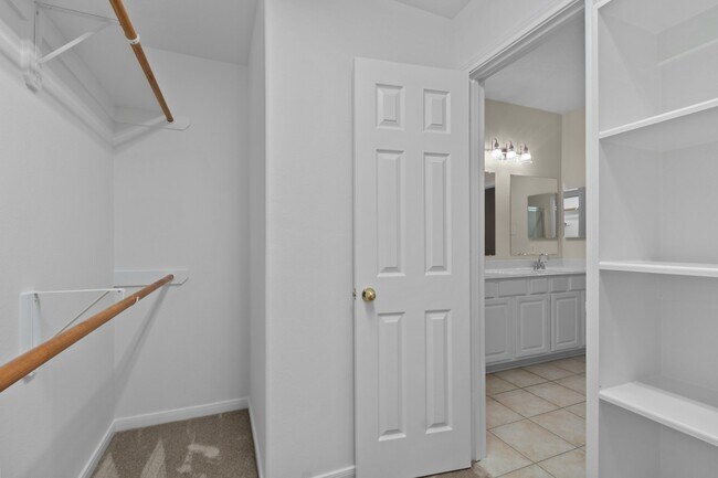 Building Photo - 142 W Burberry Cir