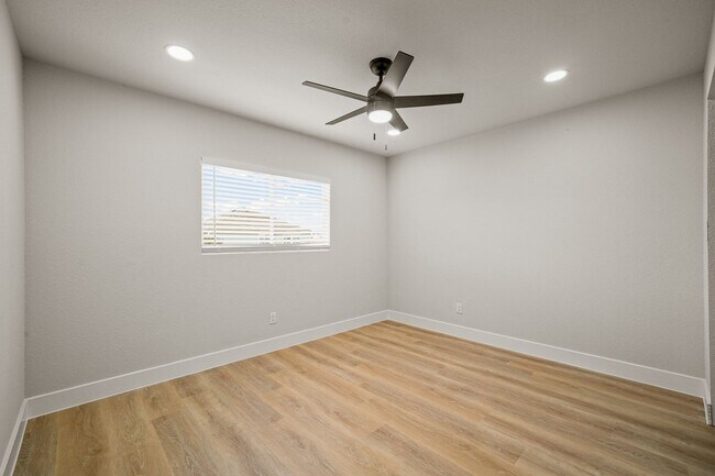 Building Photo - BEAUTIFUL 4 BEDROOM PROPERTY LOCATED IN BU...