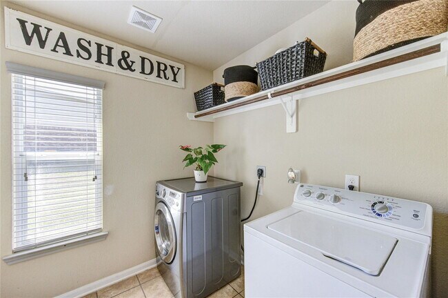 Building Photo - 10531 Sunflower Dr