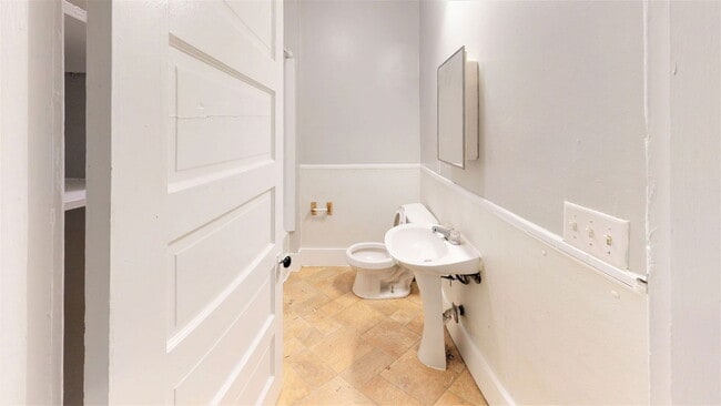 Building Photo - 1410 Indianola Ave