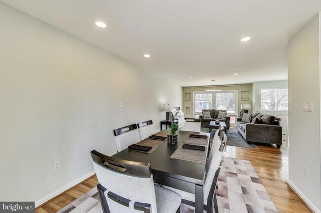 Building Photo - 14316 Woodcrest Dr