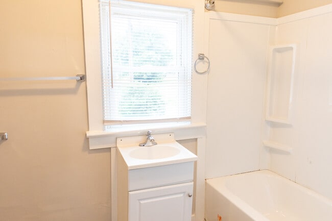 Building Photo - 507 Horton Pl NW