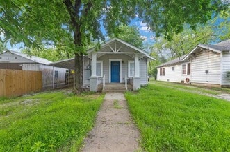 Building Photo - 207 W Heard St