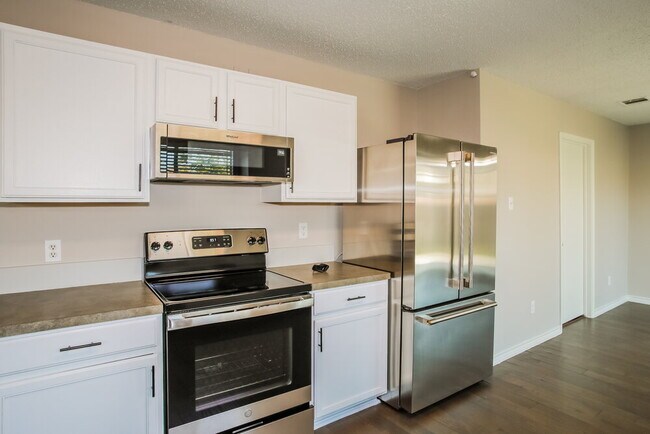 Building Photo - 307 Saddlebrook Dr