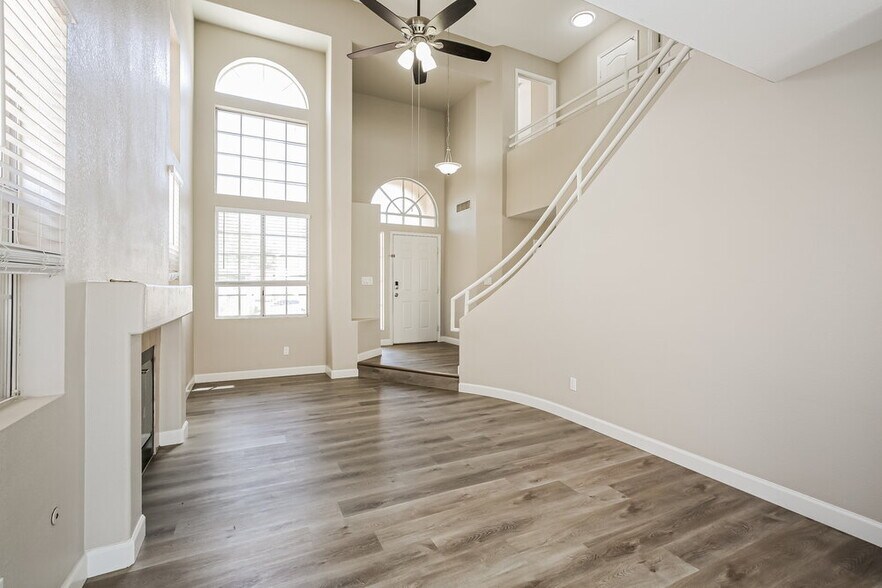 Building Photo - 1832 Fan Fare Dr