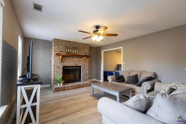 Building Photo - 135 Sussex Dr