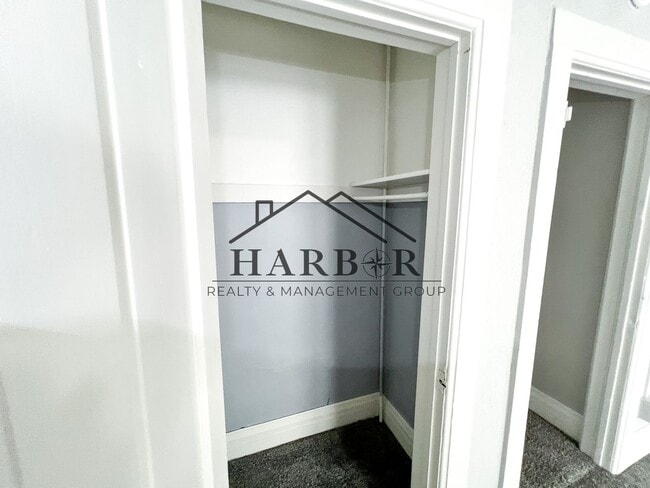 Building Photo - 527 Boone St