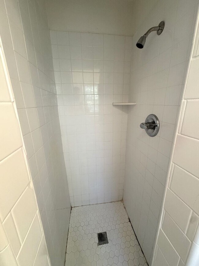 Building Photo - 5br home off S. Milledge For Rent