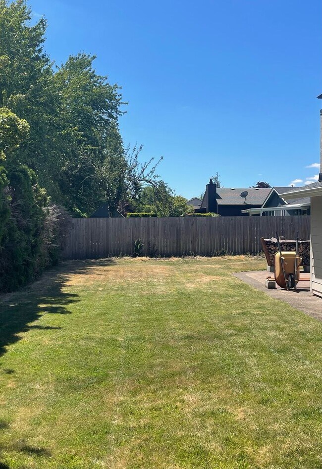 Building Photo - Available August 1st for You!  Beautiful P...
