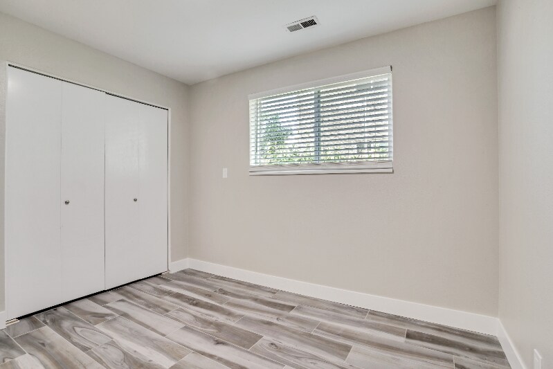 Building Photo - 4371 S Fairbourne Ave