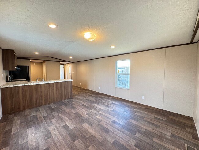 Building Photo - 1700 Yale Dr
