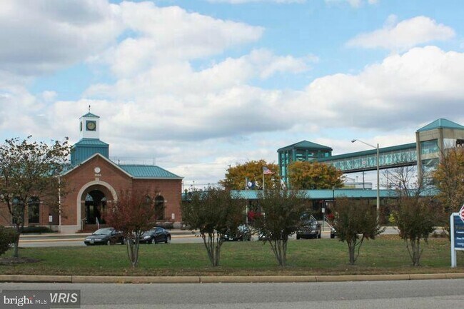 Building Photo - 724 Vestal St