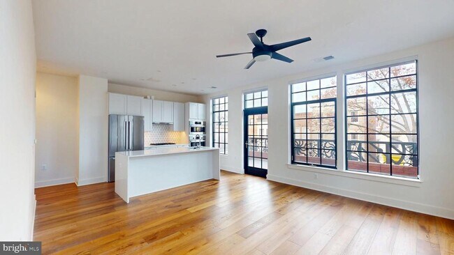 Building Photo - 1312 King St