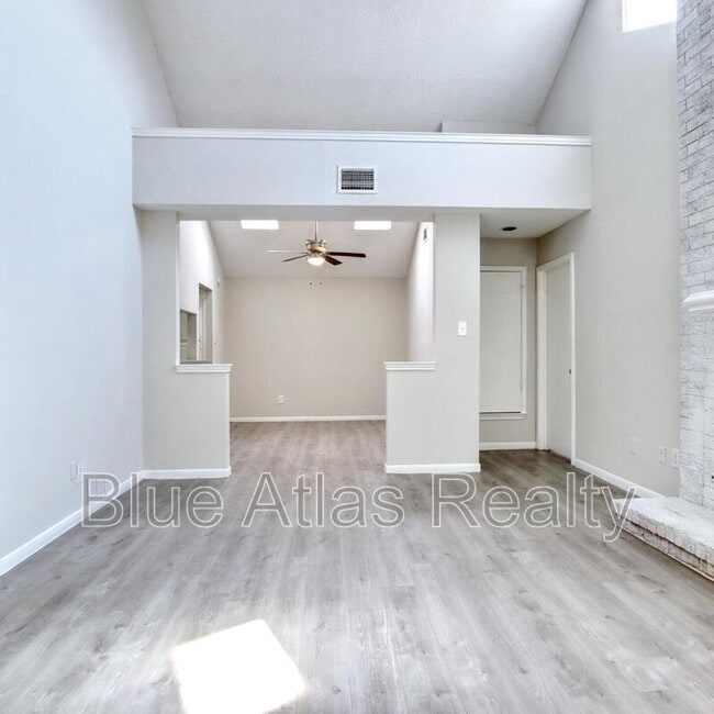 Building Photo - 712 Via Miramonte
