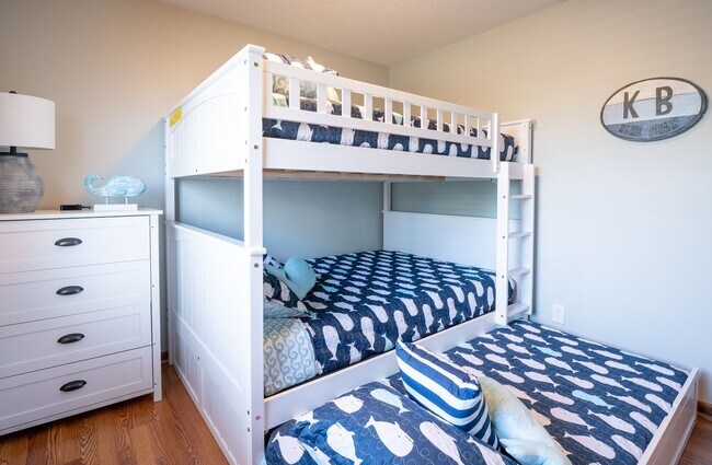Building Photo - PERFECT FURNISHED RENTAL FOR A WINTER AT T...