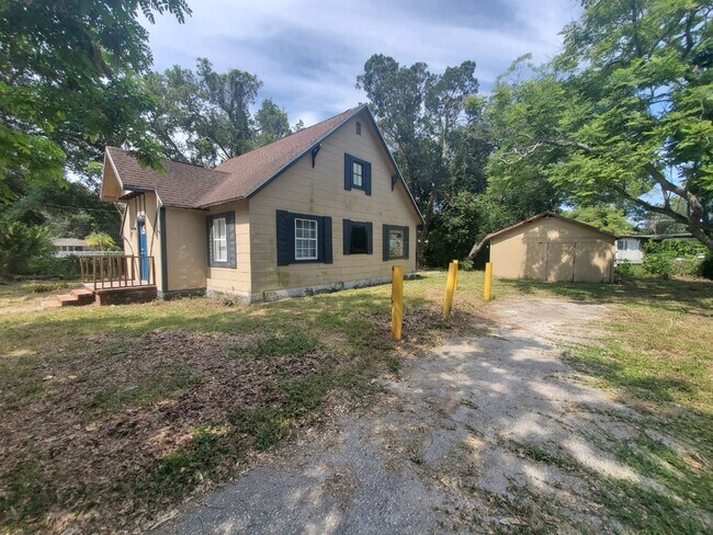 Building Photo - Beautiful 2/1 Single Family Home in Gibsonton! Apply for FREE This Holiday Season!