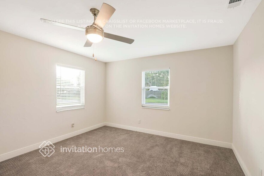 Building Photo - 4000 Marlin Dr SE