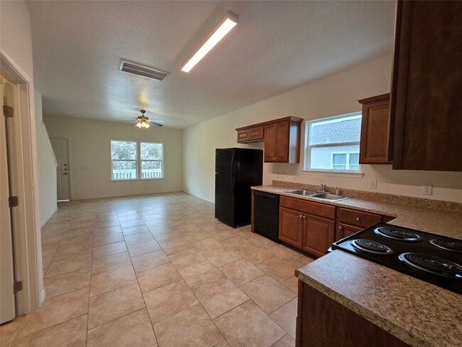 Building Photo - 6110 White Oak Dr